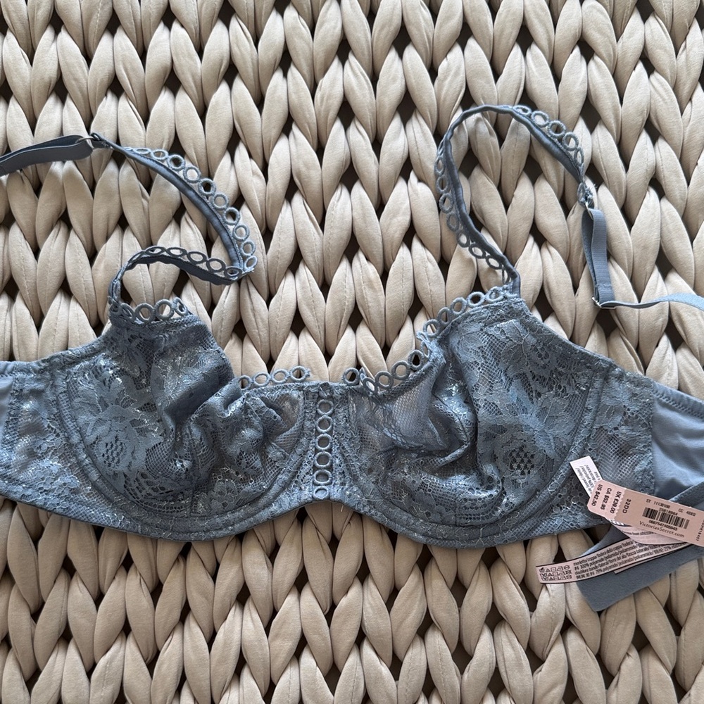 NWT VS Lace Underwire Bra 32DD